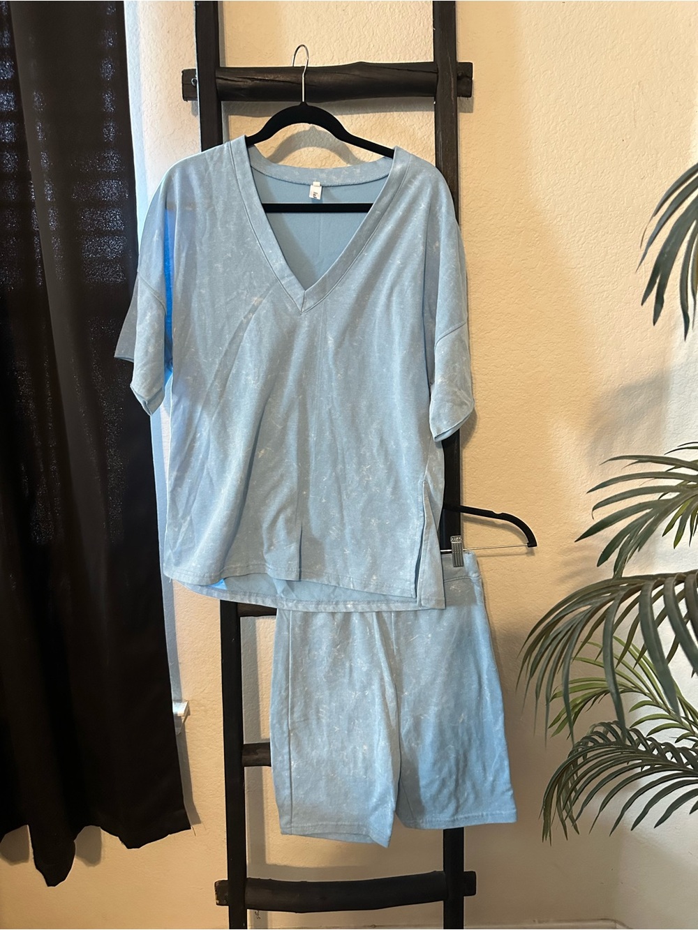 Source Unknown Pale Blue V‑Neck Lounge Top & Shorts Set
